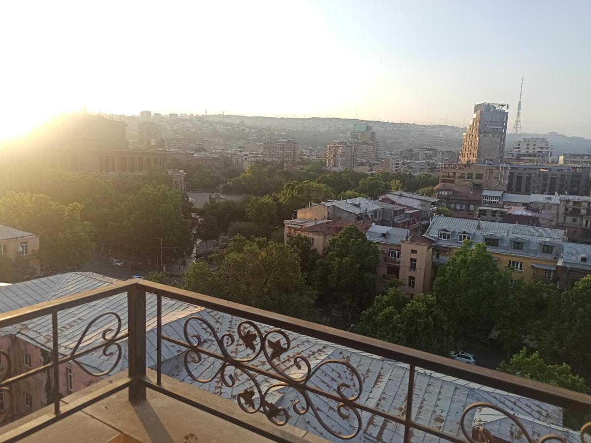 Красивая, Просторная Квартира В Самом Центре Еревана, Рядом С Оперным Театром. Erevan Esterno foto